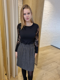 longsleeve kanten mouwen en knoopjes 11819