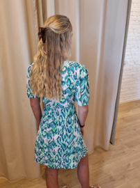 wikkeljurk met groen/roze print en mooie halslijn