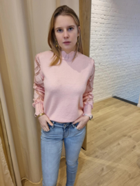 trui met kanten mouwen roze