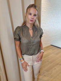 bloesje met lurex en gesmockte mouwtjes kaki