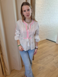 blouse met fluoroze accent en striklintje