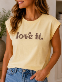 T-shirt gouden letters love it pastelgeel
