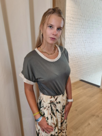 T-shirt met ronde hals en gouden afwerking kaki