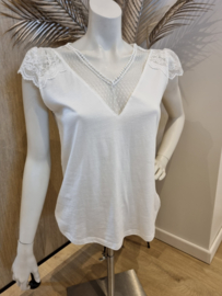 T-shirt met kanten mouwtjes en dentelle aan de hals wit