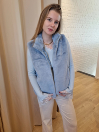 fijn truitje met kanten mouwen lichtblauw