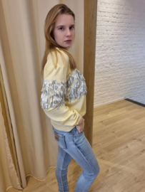 trui met sequins lichtgeel
