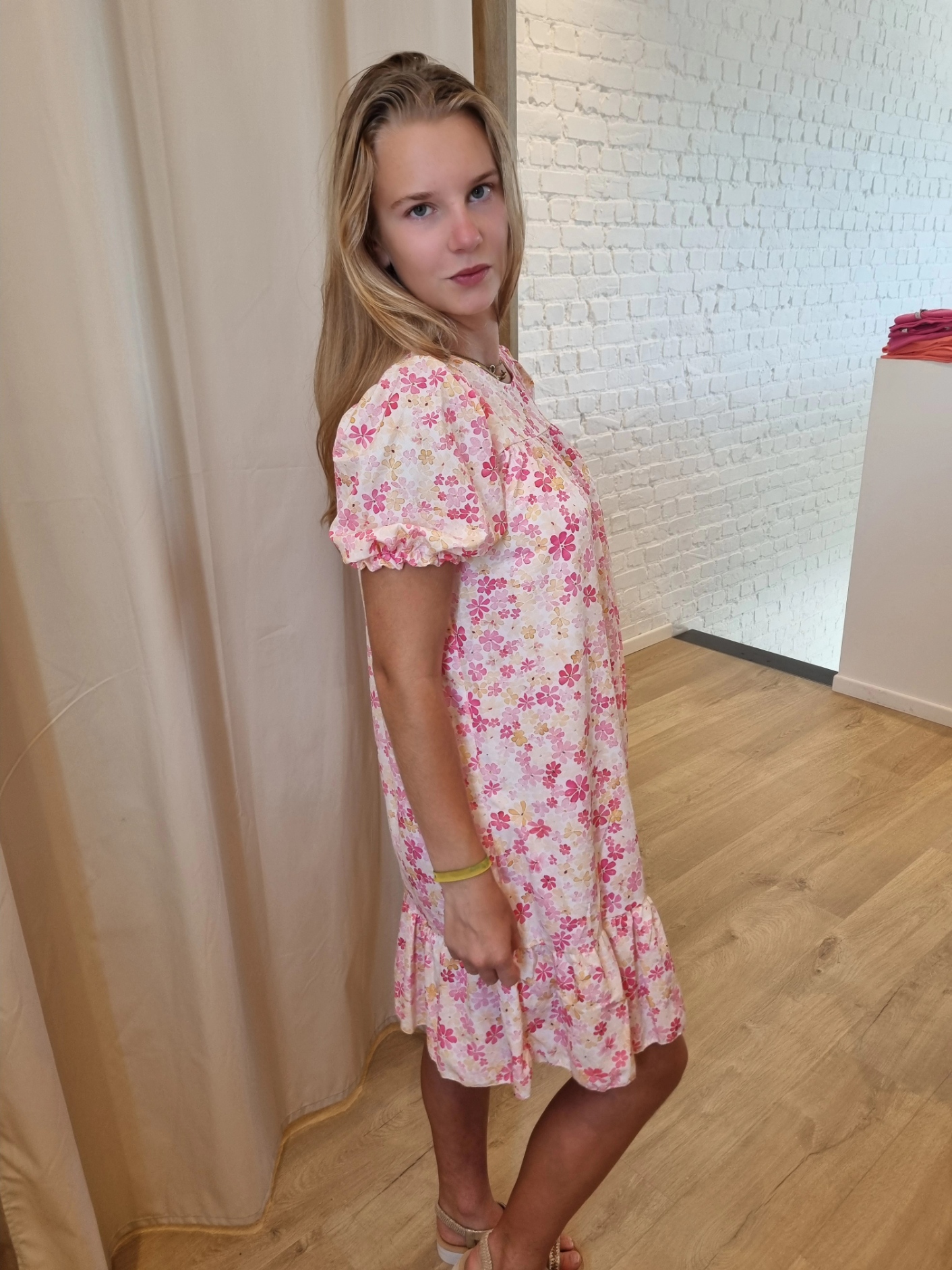 zomerse jurk met roze en gele print