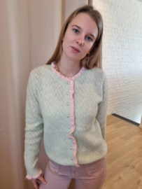 cardigan met roze sierboordje en frulletjes munt