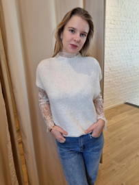 trui met kanten mouwen beige