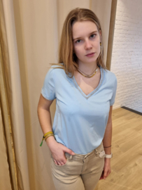 T-shirt met V-hals en zilveren boordje lichtblauw