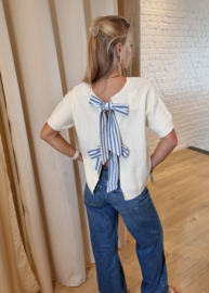 ecru trui met strik blauw/wit