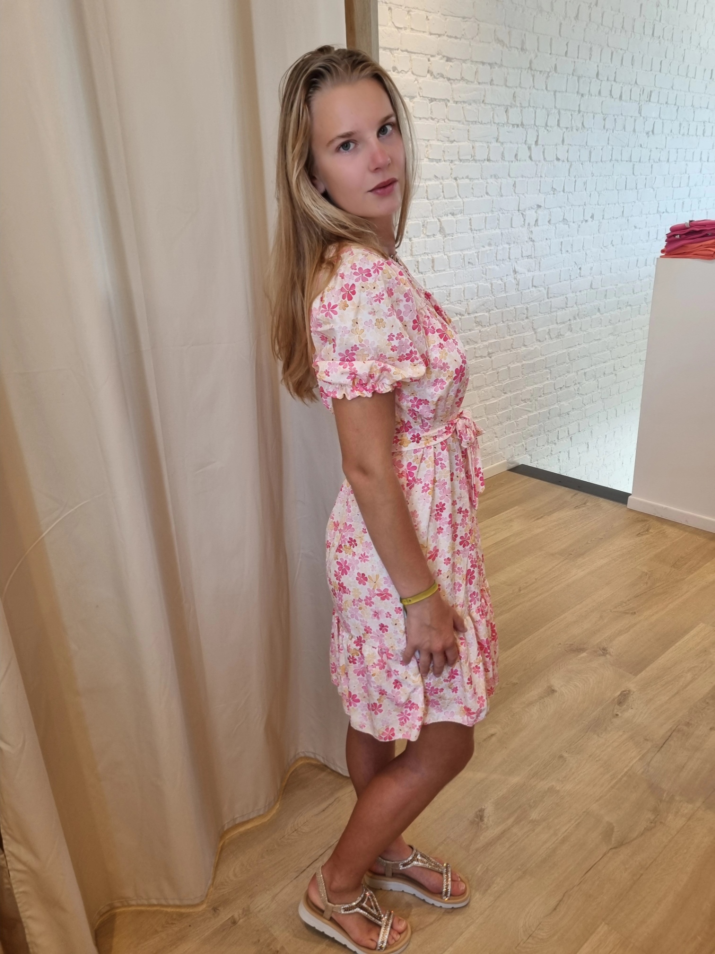 zomerse jurk met roze en gele print
