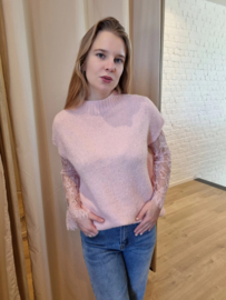 trui met kanten mouwen lichtroze