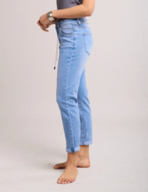Toxik mom jeans bleached blue met hartjesketting H2781