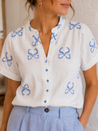 katoenen hemdje met knoopjes en blauwe print