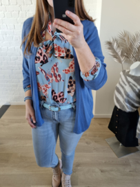 blouse print en strik lichtblauw