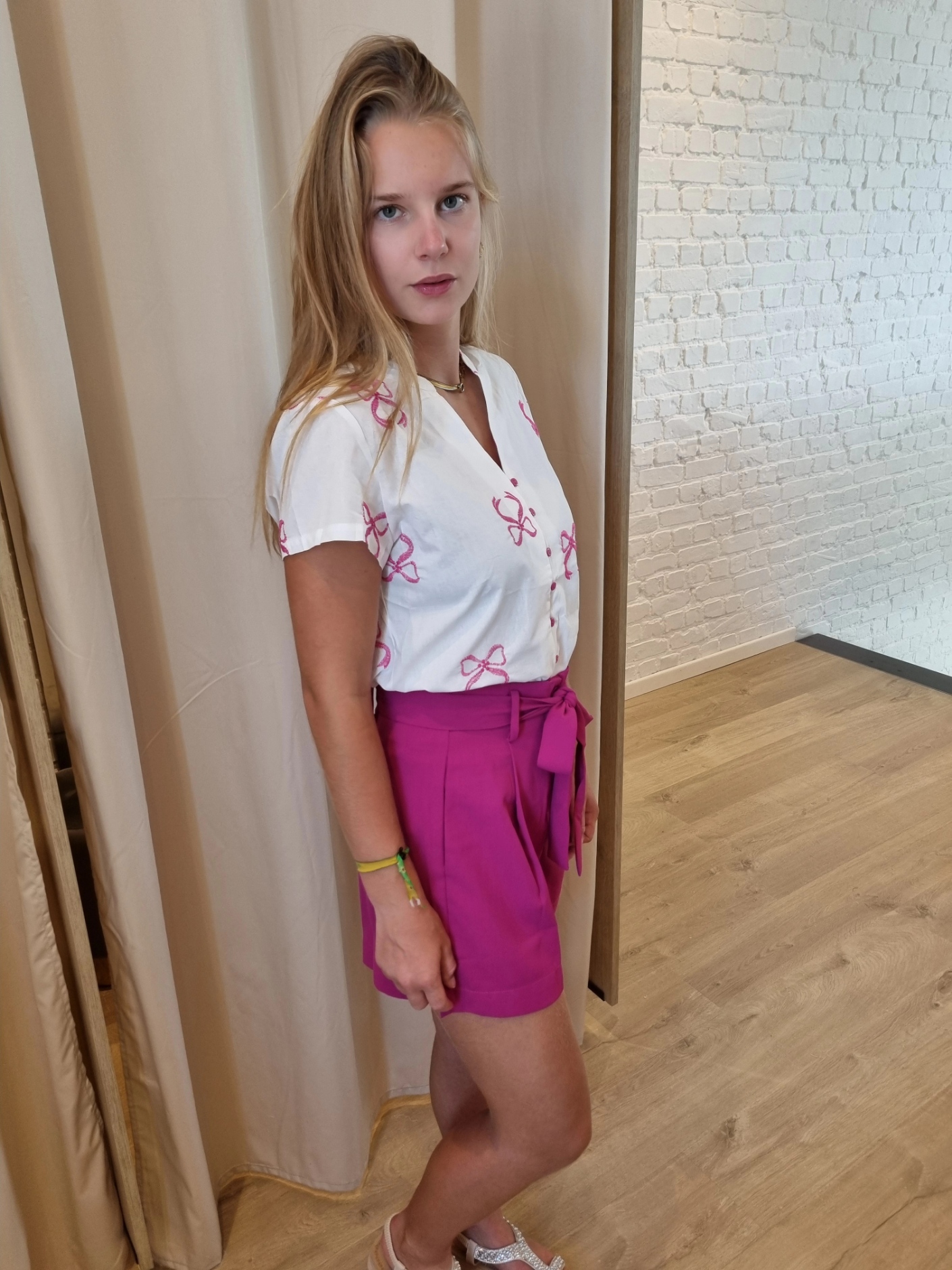 katoenen hemdje met knoopjes en fuchsia print