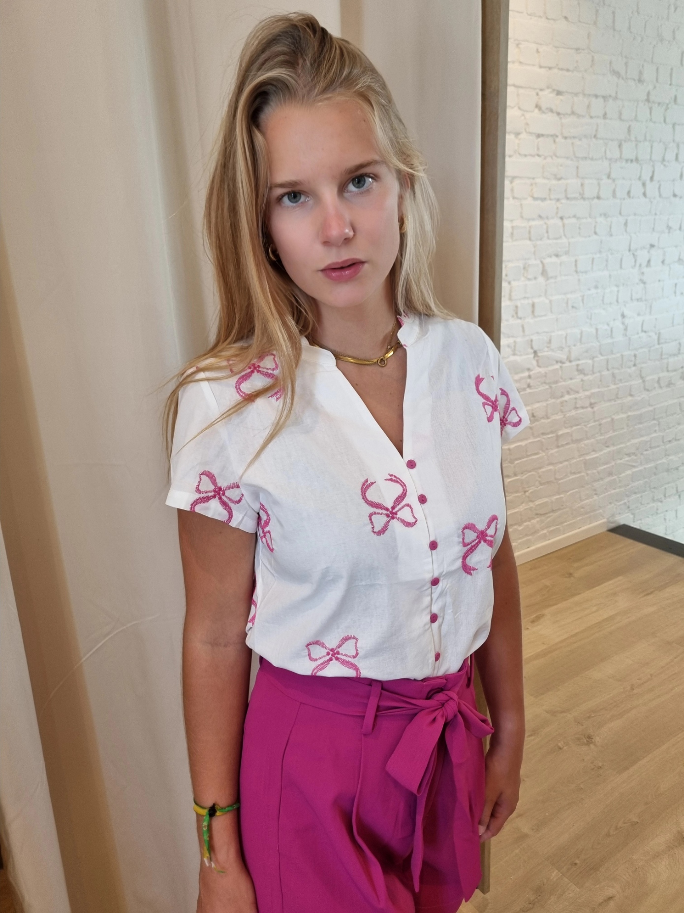 katoenen hemdje met knoopjes en fuchsia print