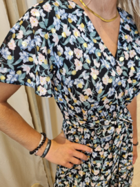 overslagjurk met roze en groene bloemenprint