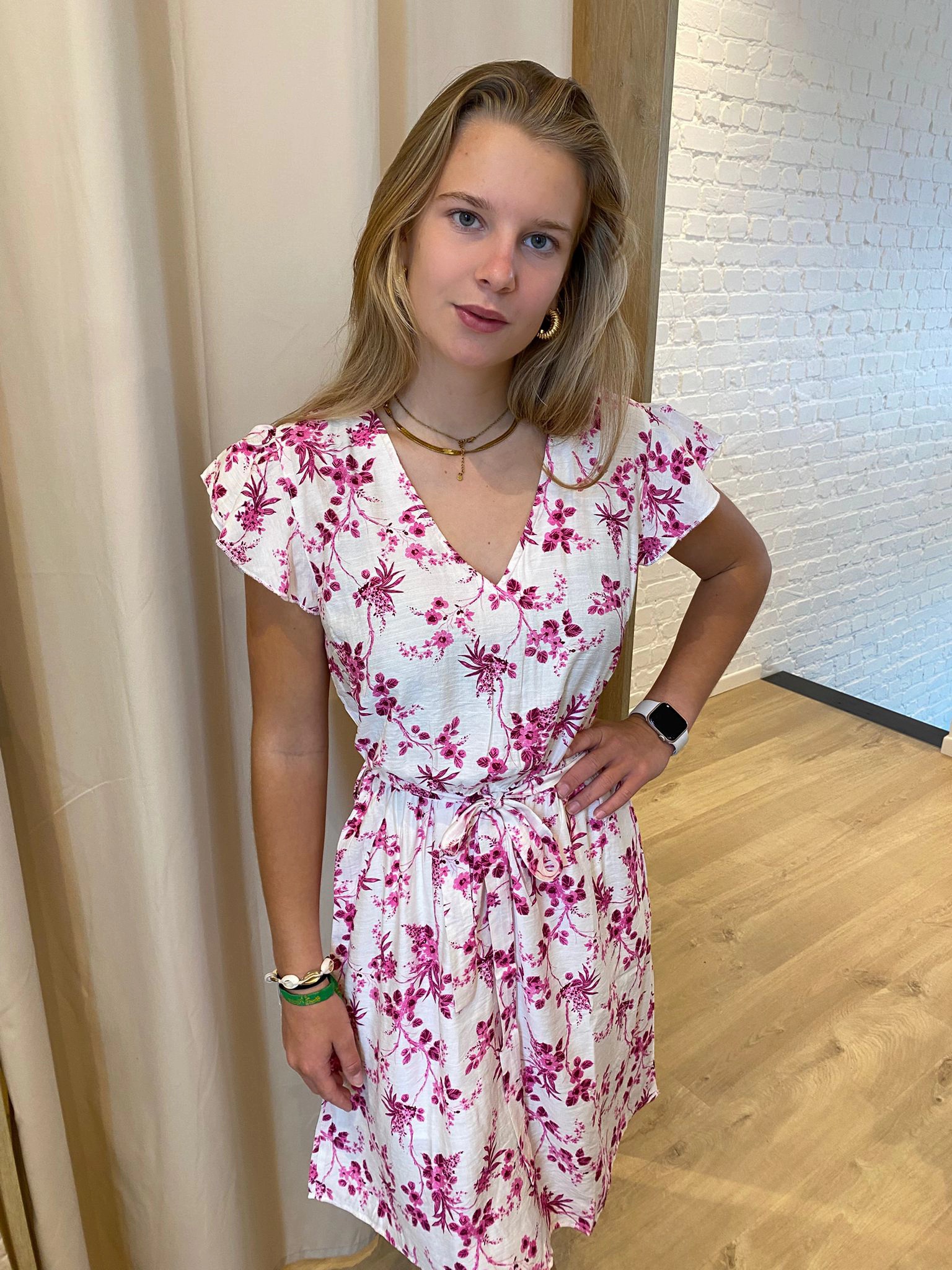 katoenen jurk met frulletjes en roze print