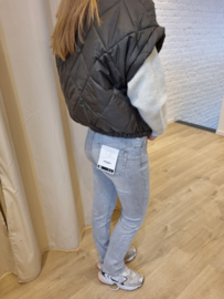 mouwloos donsjasje kaki