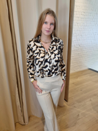 blouse met fijne afwerking en camel print