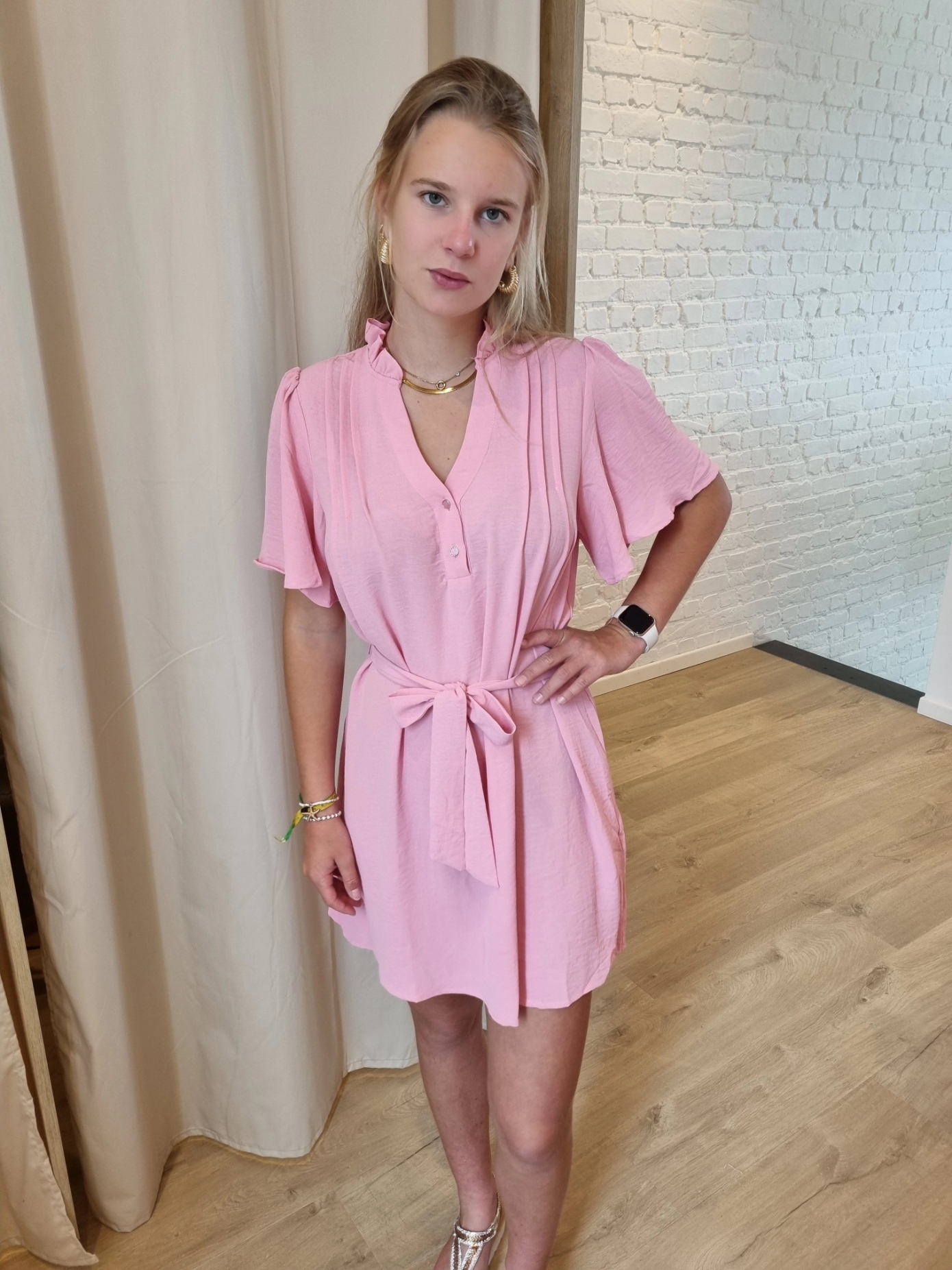 jurk met bindlintje en knoopjes roze