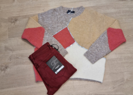 trui met kleurvlakken camel/bordeaux/grijs