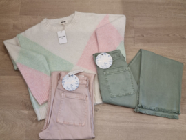 trui met pastel kleurvakken ecru