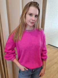 fuchsia trui met gouden boordje