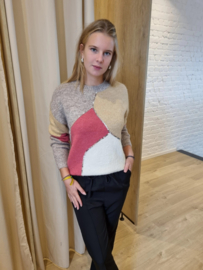 trui met kleurvlakken camel/bordeaux/grijs