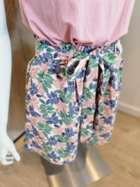 shortje met roze en blauwe print