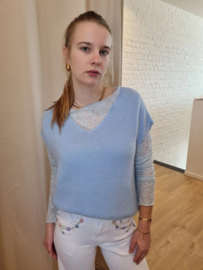 ruimer truitje zonder mouwen lichtblauw