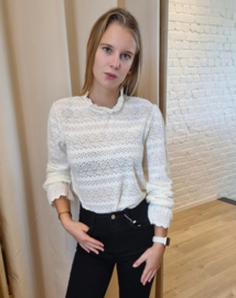 kanten bloesje met leuk accent aan de mouwtjes