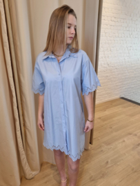 luchtige katoenen jurk met geperforeerd motief lichtblauw