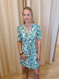 wikkeljurk met groen/roze print en mooie halslijn
