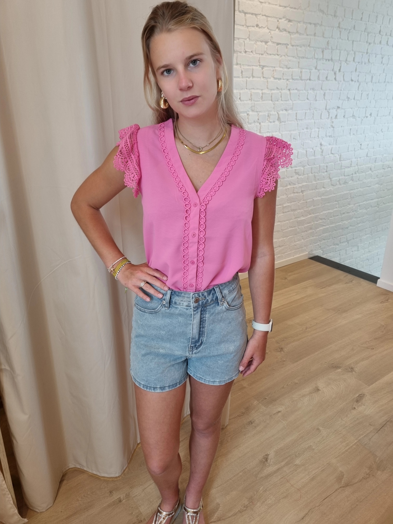 shortje met lichte strikjesprint jeans
