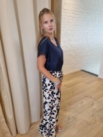 lossere broek met blauwe print