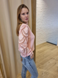 trui met kanten mouwen roze