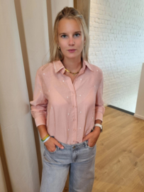 roze hemdje met versierd boordje en hartjes