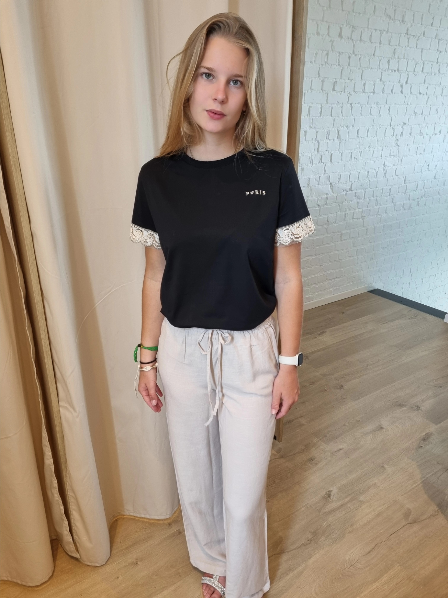 T-shirt met kanten detail aan de mouwen Paris zwart