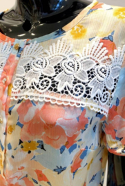 bloesje met kant en roze print