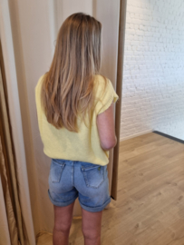 ruimer truitje zonder mouwen lichtgeel