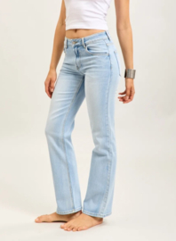 Toxik3 mid waist straight fit bleached blue L21579