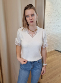 trui met korte mouwen, kanten afwerking en strikjes ecru
