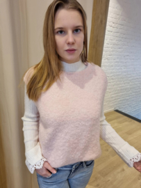 mouwloos truitje met knoopjes aan de schouder zacht roze