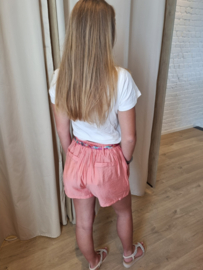 zalmkleurig shortje met kleurlint