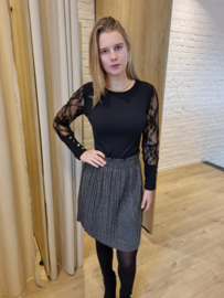 longsleeve kanten mouwen en knoopjes 11819