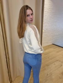 trui met pareldetail aan de mouwen ecru