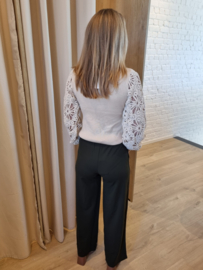 truitje met gehaakte mouwen beige